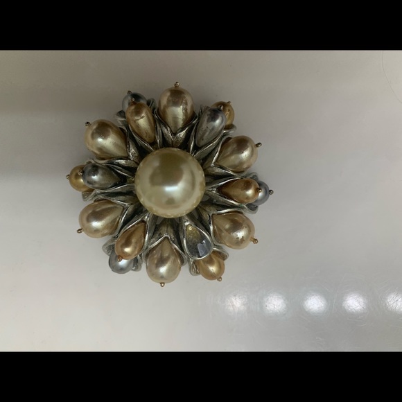 Large heavy weight faux Pearl brooch unsigned - Picture 2 of 4